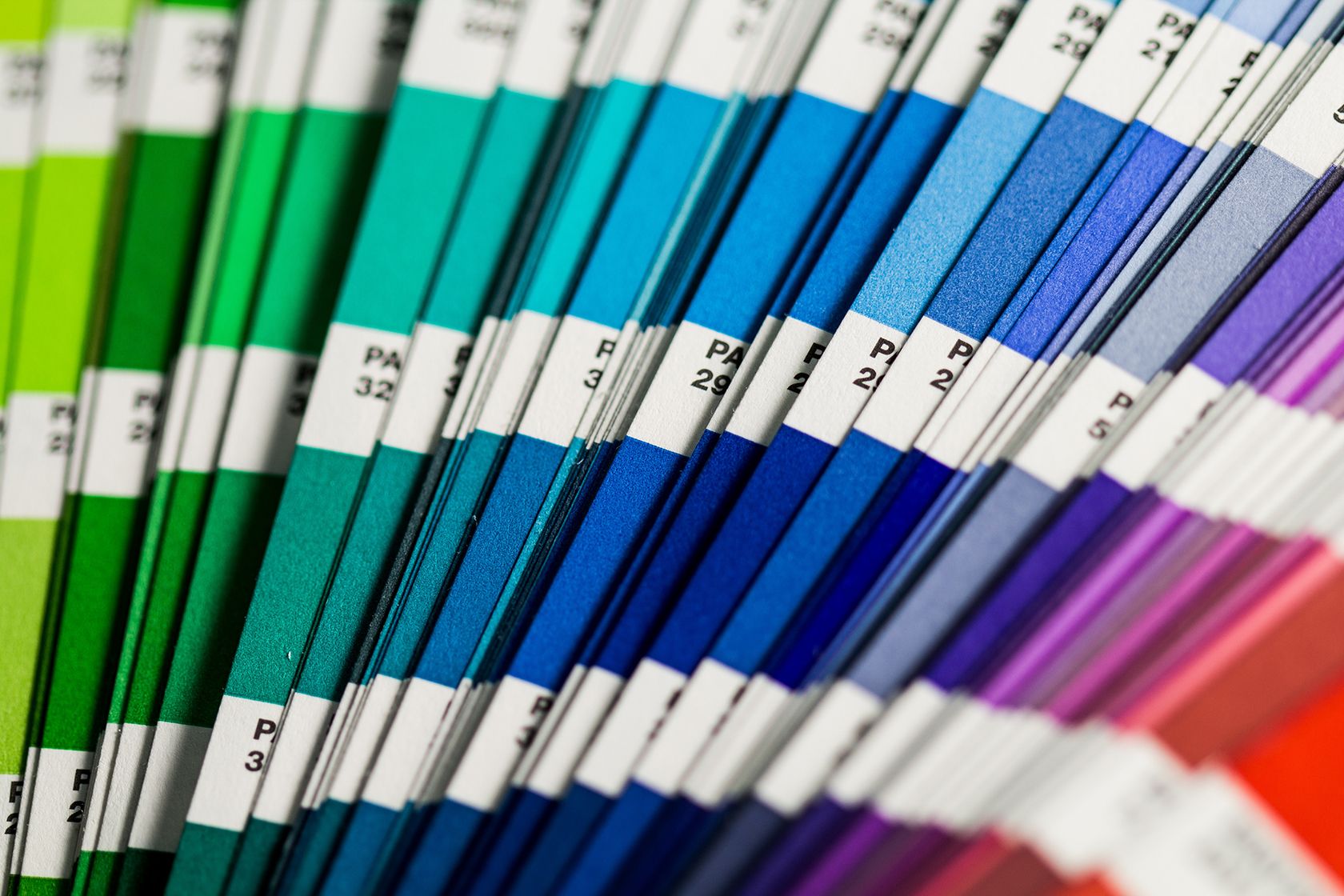 1701674924 805 razlichija mezhdu rgb cmyk i pantone kogda ispolzovat ih v